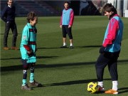 Bóng đá anh, ngoại hạng anh, lịch thi đấu euro 2012, Messi và cậu bé có đôi chân tật nguyền